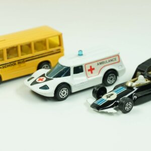 3 X CORGI Juniors MB Schulbus / Healer Wheeler Ambulance & Formula 5000