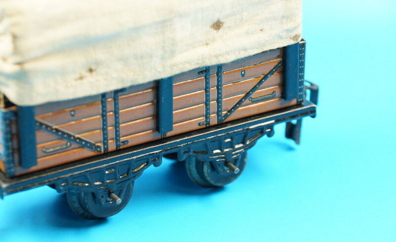 Alter-Kraus-Fandor-JK-Co-Gueterwagen-Rugenwagen-mit-Abdeckung-Spur-0-03-1.jpg