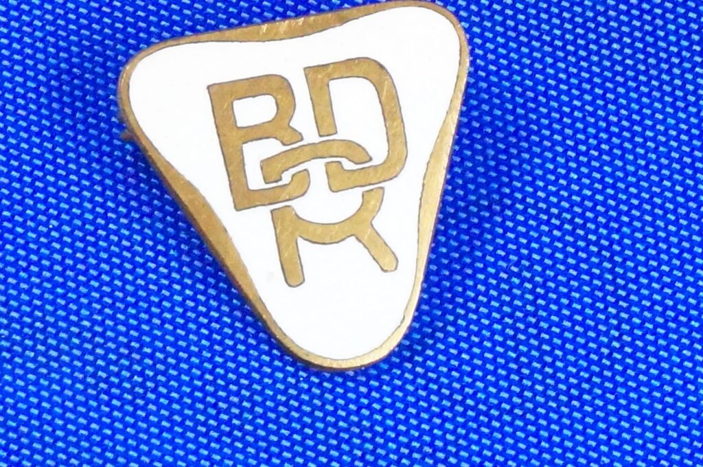 Alte Emaille BDR / Bund Deutscher Radfahrer Brosche E.F. Wiedmann, Frankfurt Mitgliedsabzeichen