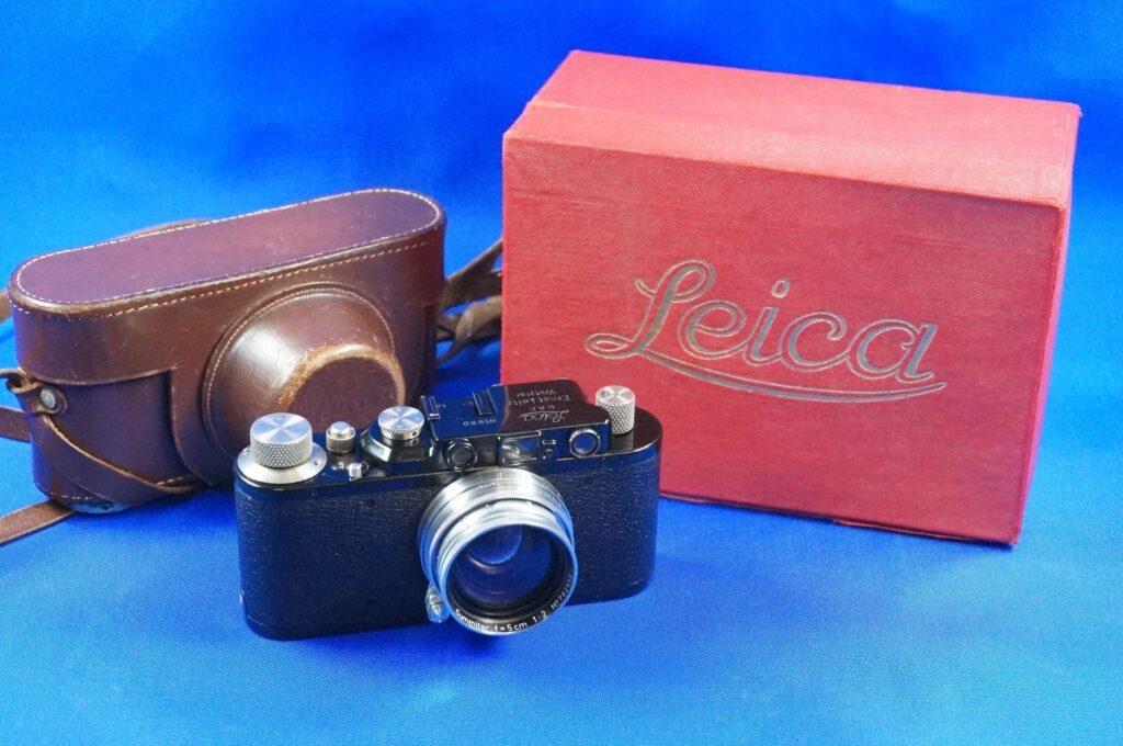 Ernst Leitz Wetzlar Leica I No. 980 - Modifiziert zu Leica II Kamera mit Summitar 1:2/50mm Objektiv ,schwarz lackierte Ausführung / Black Paint