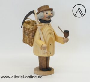 Erzgebirge Kuhnert Räuchermann | Bauer mit Sense | Erzgebirge Holzkunst mit Herz | 17 cm
