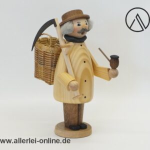 Erzgebirge Kuhnert Räuchermann | Bauer mit Sense | Erzgebirge Holzkunst mit Herz | 17 cm