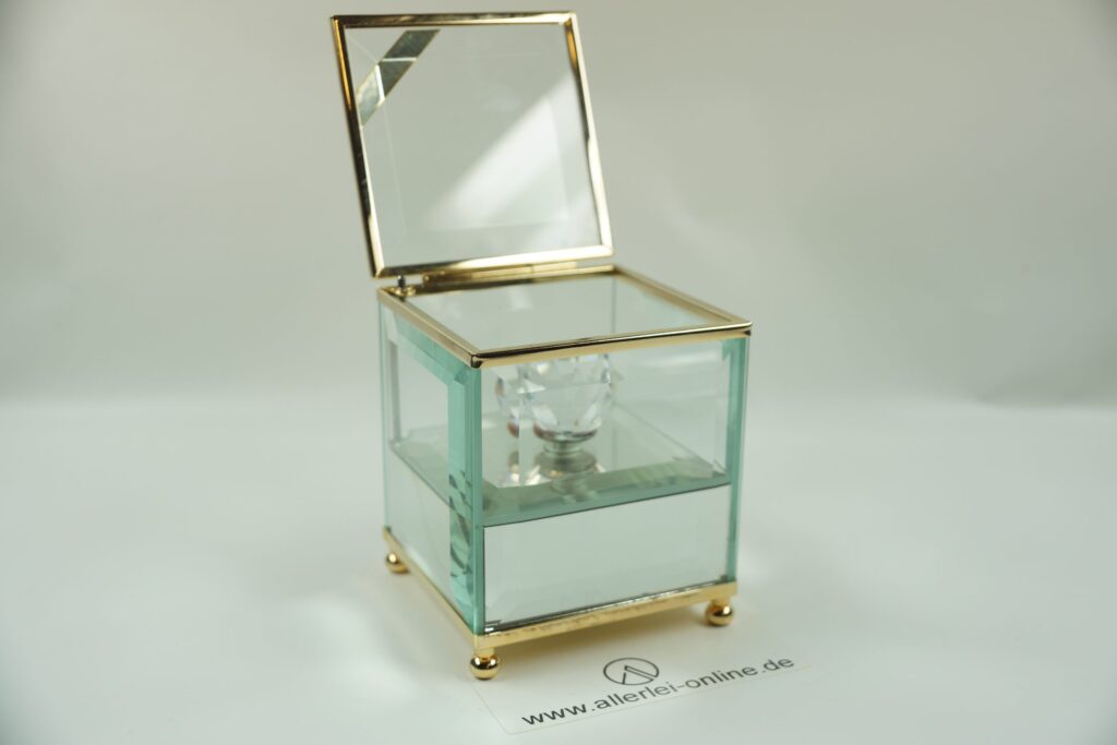 Herrliche Sankyo Glas - Messing Spieldose / Spieluhr
