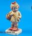 Hummelfigur | Hum 479 | Ich bring dir was | 1989 M.I. Hummel Club Figur