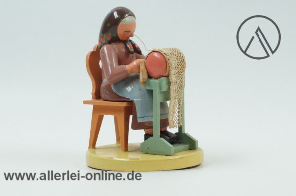 Alte Erzgebirge Figur Klöppelfrau | Klöppelfigur | Drechslerei Werkstatt Leichsenring Seiffen ca. 1940/50er Jahre 1