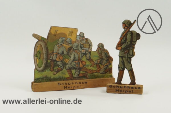 WW2 Geschütz und Soldat | Notspielzeug Oblate | Pappe Flachfiguren mit Holzfuß