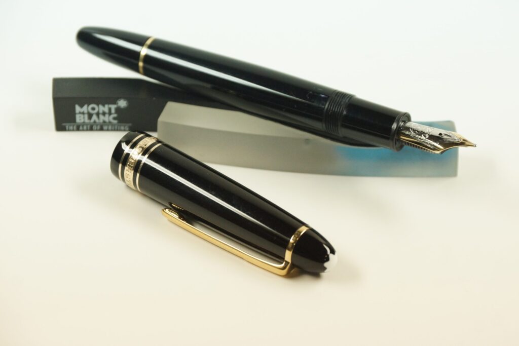 Montblanc Meisterstück 146 Le Grand Kolbenfüller / Füllhalter "M" 14K/585er Goldfeder mit Etui