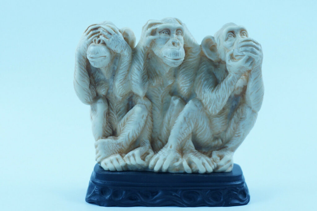 Drei weise Affen Statue / Tierfigur - Resine signiert AB