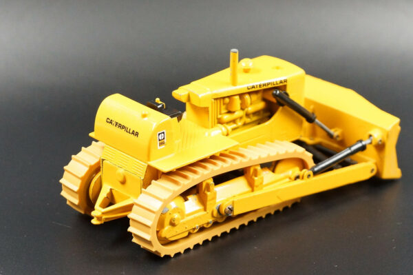 Gescha 1:50 Cat - Caterpillar D9G Planierraupe / Bulldozer mit Aufreißer1