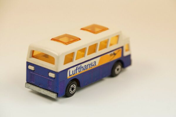 Matchbox Superfast No. 65 Airport Coach - LUFTHANSA 1