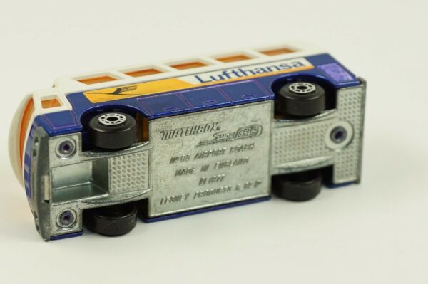 Matchbox Superfast No. 65 Airport Coach - LUFTHANSA 2