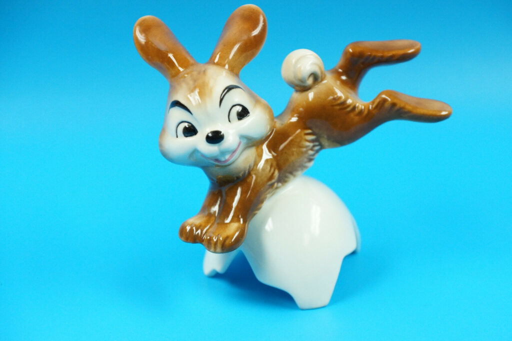 Goebel Porzellan Hase | Osterhase auf Eierschale | Vintage Porzellanfigur