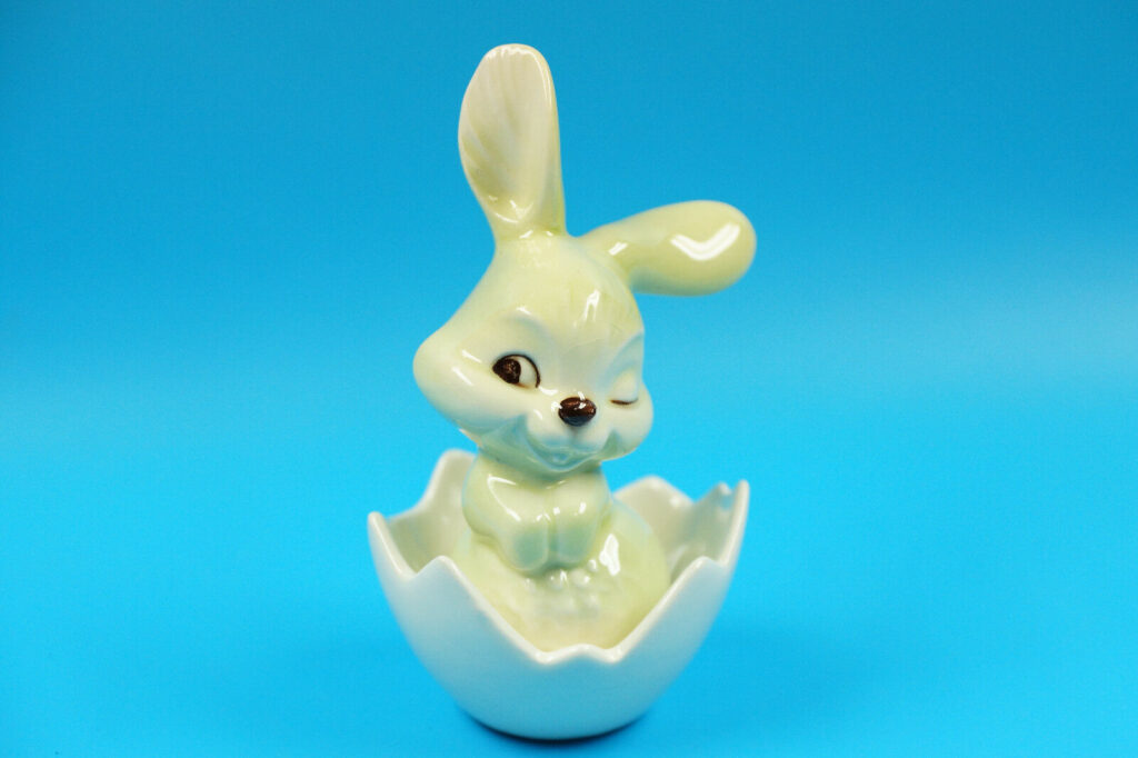 Goebel Porzellan Hase | Osterhase in Eierschale | Vintage Porzellanfigur