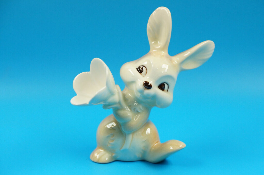 Goebel Porzellan Figur | Osterhase mit Blume | Vintage Porzellanfigur