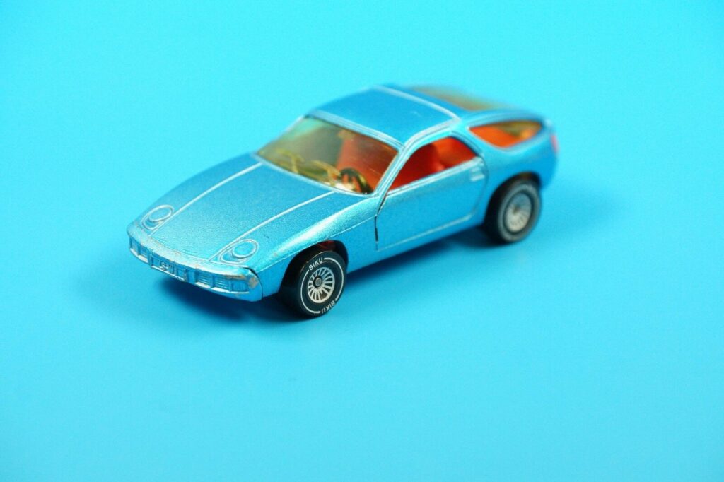 Siku 1037 | Porsche 928 | Metallic Blau