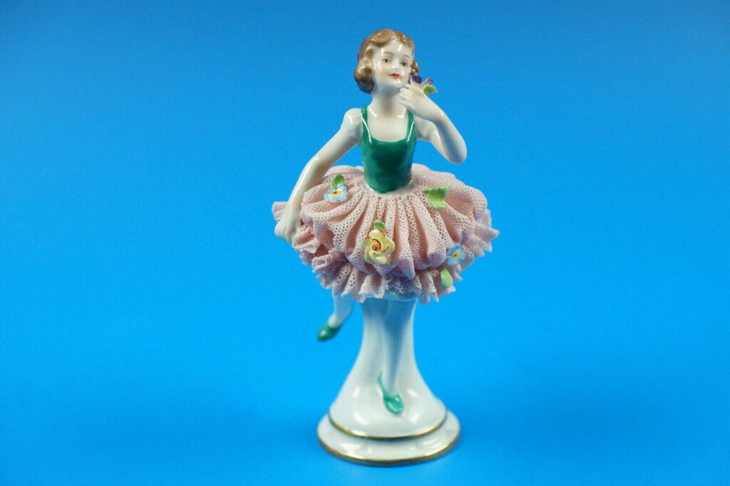 Unterweissbach Porzellan | Porzellanfigur Tänzerin / Ballerina im Spitzenröckchen