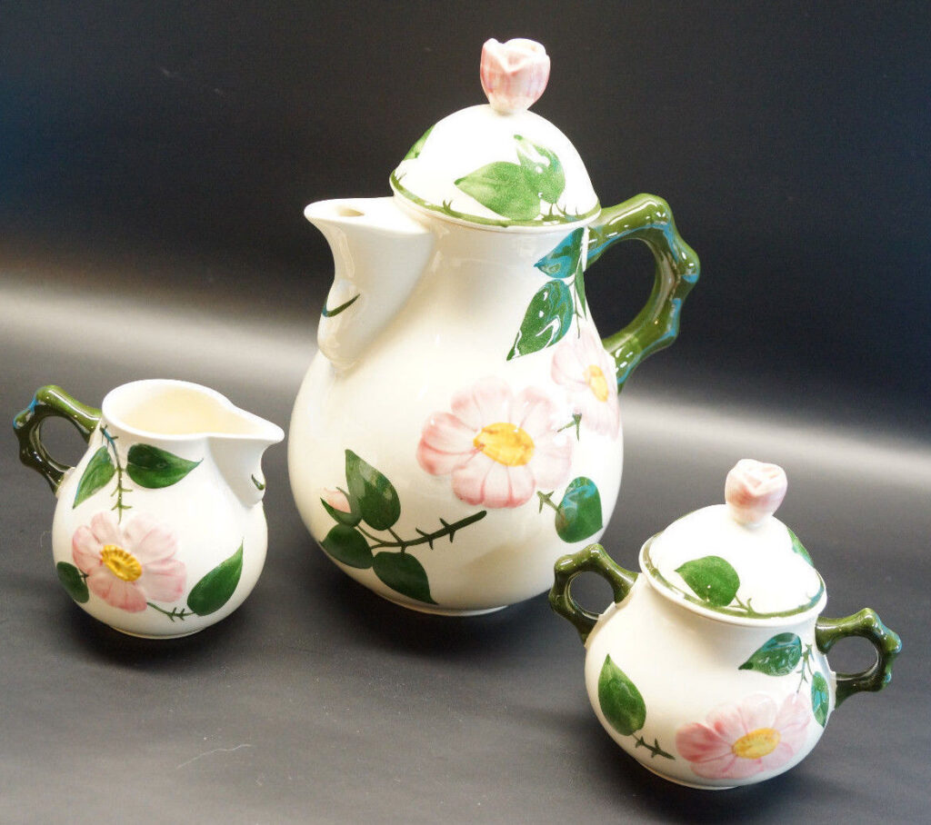 Villeroy & Boch | Wildrose - Kaffeekern | 1,3 Liter Kanne | Kaffeekanne mit Milchkännchen und Zuckerdose
