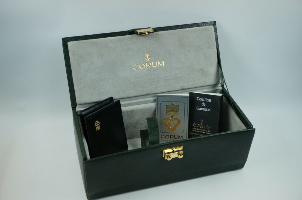 Original CORUM Box / Uhrenbox für HAU 5564556 Helvetica Goldmünzen-Uhr inkl. Umkarton