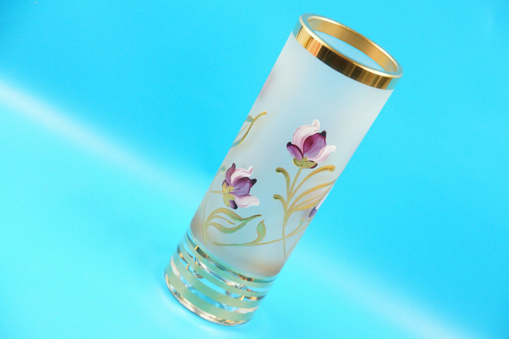 Schwere Glasvase / Vase mit Emaillemalerei / Goldmalerei