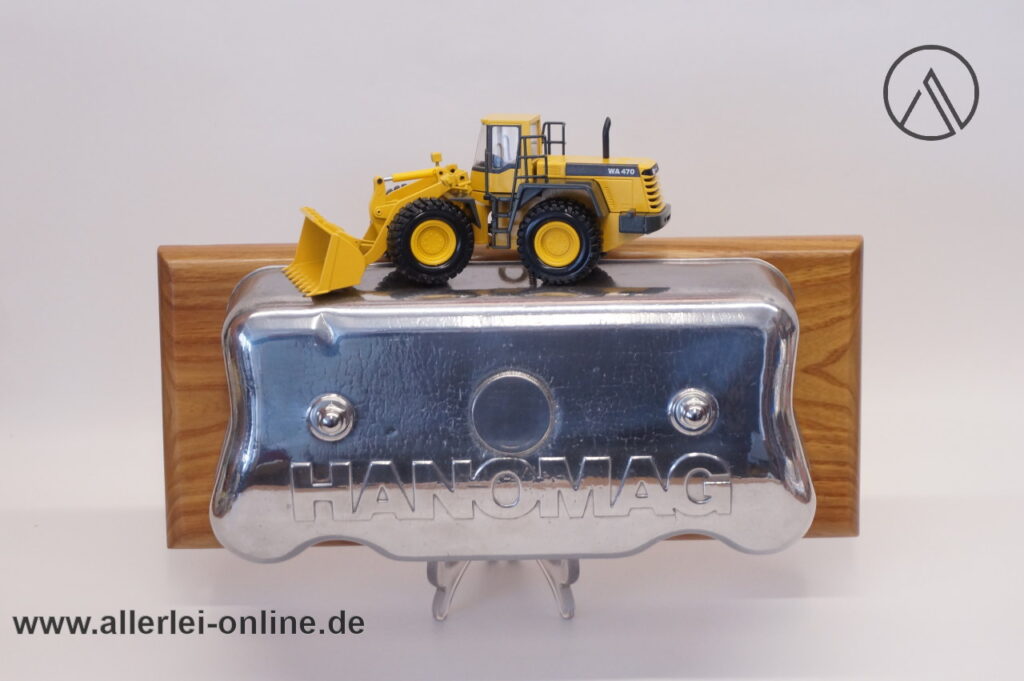 Conrad Modell | 1:50 Hanomag WA 470 Radlader 2424 auf Hanomag Ventildeckel Motorabdeckung | Zylinderdeckel Werkstattauftrag zum Firmenjubiläum