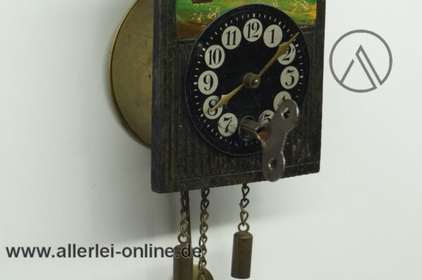 Puppenstube Miniatur | Wanduhr | Schwarzwalduhr mit Schlüssel 1