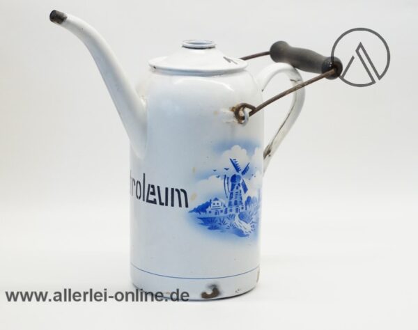 Vintage Petroleum Kanne | weißer Emaille mit schwarzer Schrift und blauen Hollandmotiv | Windmühle