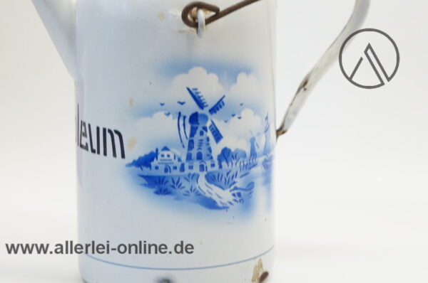 Vintage Petroleum Kanne | weißer Emaille mit schwarzer Schrift und blauen Hollandmotiv | Windmühle 1