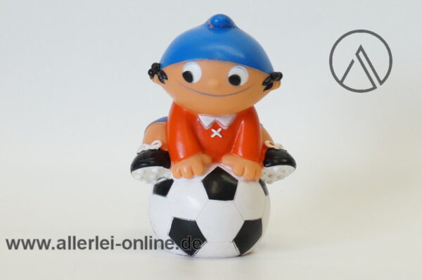 Mainzelmännchen EDI auf Fußball sitzend Gummifigur | Goebel Mainzelmann 1975 Hohlgummi Figur