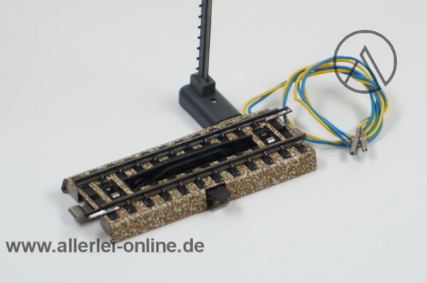 Märklin H0 | 5112 M-Gleis Entkuppler | Elektrisches Entkupplungs-Gleis mit 5113 Lichtmast