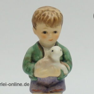 Goebel Junge mit Lamm | Hummelfigur Sei nicht bang | Hummel Figur Nr. 483 nah