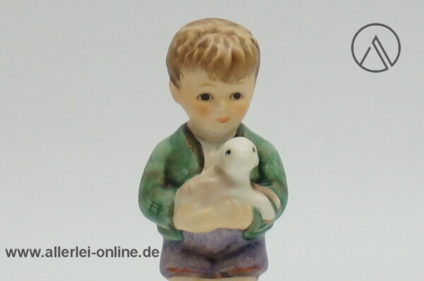 Goebel Junge mit Lamm | Hummelfigur Sei nicht bang | Hummel Figur Nr. 483 nah