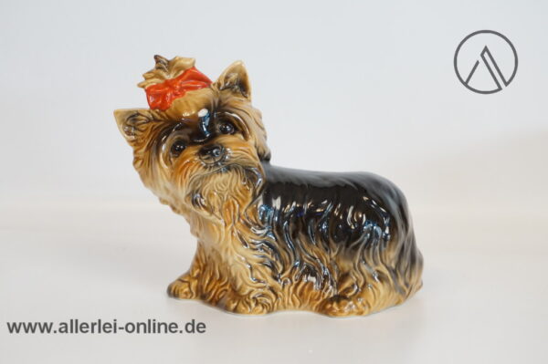 Goebel Hund | Yorkshire Hunde Figur mit Schleifchen | Porzellanfigur Nr. 30-035-15