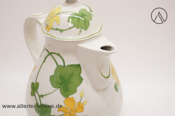 Geranium Malva | Villeroy & Boch | Kaffeekanne 1,5 Liter Seite nah
