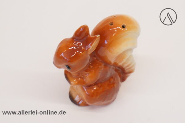 Goebel Göbel | Eichhörnchen Salzstreuer Seite nah