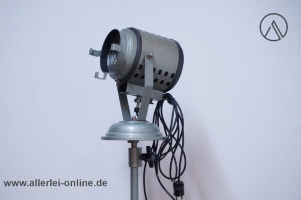 Jupiterlicht Berlin SW29 Lampe | Industrie Design mit Standfuss aus den 50-er Jahren