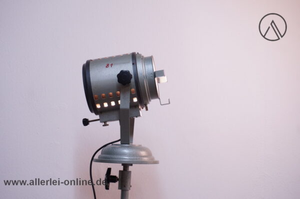 Jupiterlicht Berlin SW29 Leuchte - Lampe | Hammerschlag Industrial Lamp mit Gusseisen Standfuss aus den 50-er Jahren