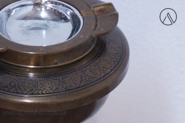 Messing Aschenbecher mit Klappmechanismus | Aschenbecher mit Ornamenten - Gravuren | Vintage Ashtray-Smoking Stand