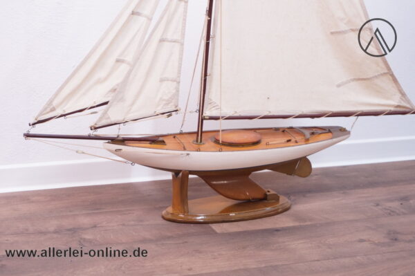 Segelyacht Modell | Segelschiff mit Leinen Segeln | Holzschiff Modell 96 x 80 cm