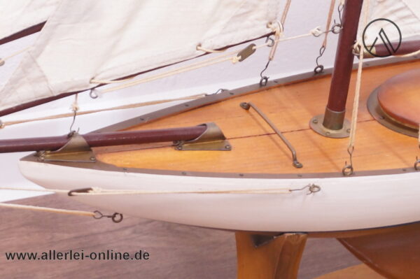 Segelyacht Modellschiff | Segelschiff mit Leinen Segeln und Messing | Holzschiff Modell 96 x 80 cm