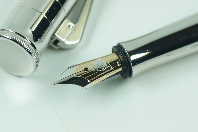 Antike SchreibgeräteFaber Castell Classic Füller Füllfederhalter platiniert18-Karat Bicolor Goldfeder