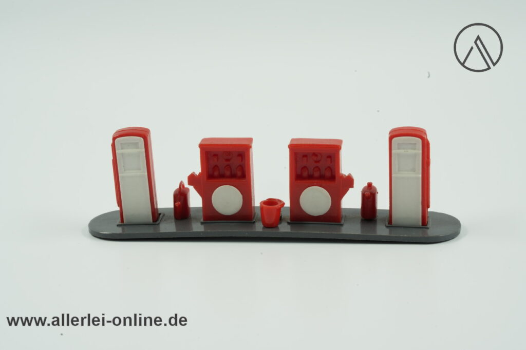 Wiking Zubehör | Tankstelle | Zapfsäulen rot/weiß/grau | H0 - 1:87
