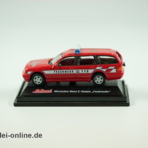 Schuco Modell | Mercedes-Benz E-Klasse Feuerwehr | 1/72 T-Modell Feuerwehr - Metall-Edition mit PC-Box