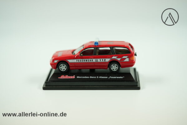 Schuco Modell | Mercedes-Benz E-Klasse Feuerwehr | 1/72 T-Modell Feuerwehr - Metall-Edition mit PC-Box