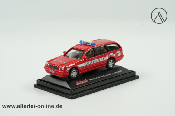 Schuco Modell | Mercedes-Benz E-Klasse Feuerwehr | 1/72 T-Modell - Metall-Edition mit PC-Box
