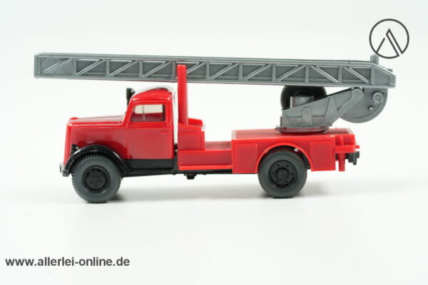 Wiking Modellautos | Opel Blitz Feuerwehr | Drehleiterwagen - Leiterwagen H0 - 1:87