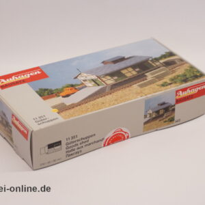 AUHAGEN Modellbausatz | Güterschuppen Gebäude | Spur H0 | No. 11351 Diorama | ungebaut mit OVP