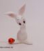 Goebel Porzellan | Figur weißer Hase mit Marienkäfer | 34-833