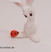 Goebel Porzellan | Figur weißer Hase mit Marienkäfer