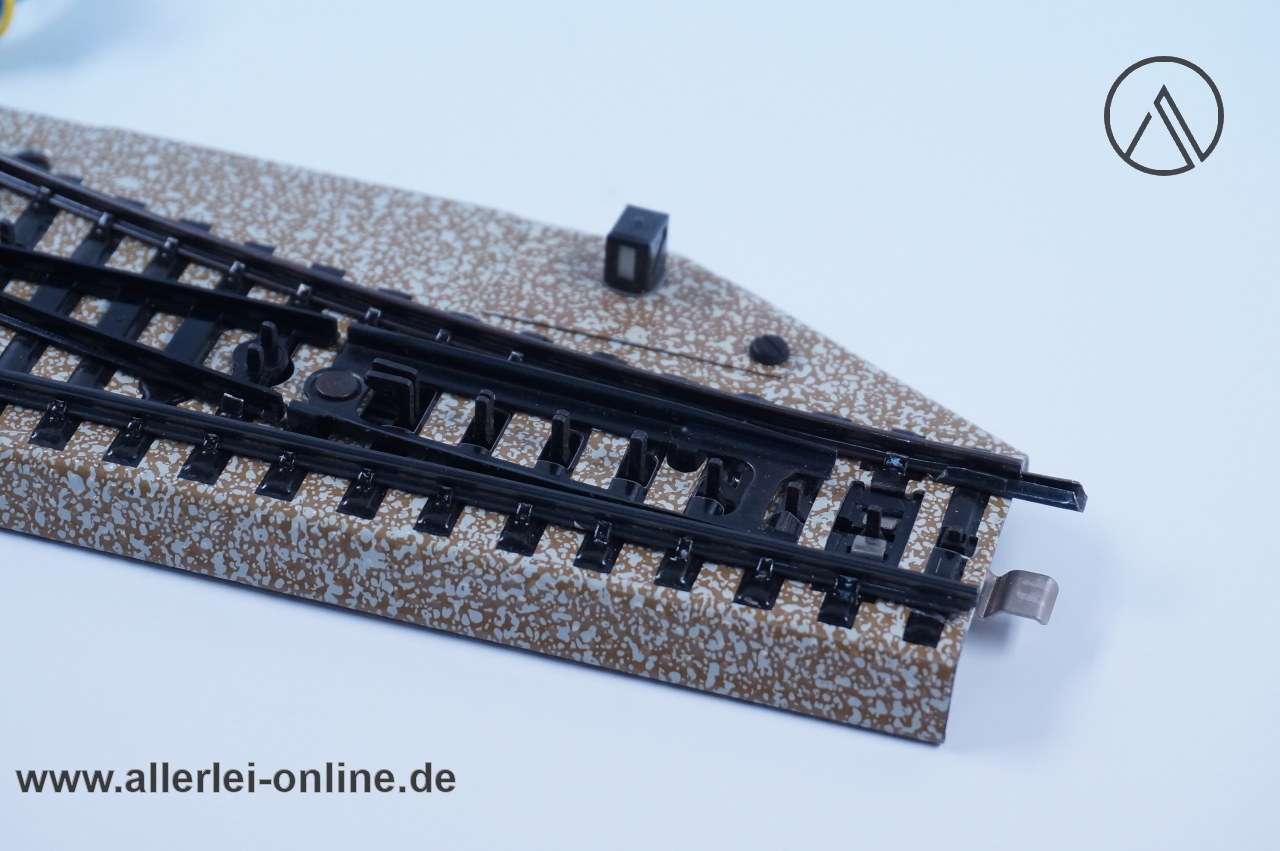 Märklin H0 | Märklin M-Gleis 5202 | elektromagnetische Weiche ,rechts mit kleinen Weichenlaternen Märklin H0 | Märklin M-Gleis 5202 | elektromagnetische Weiche ,rechts mit kleinen Weichenlaternen