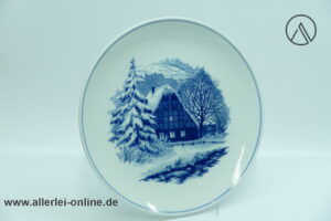 Meissen Porzellan Weihnachtsteller | Wandteller | Fachwerkhaus am Wald - Winterlandschaft 1963